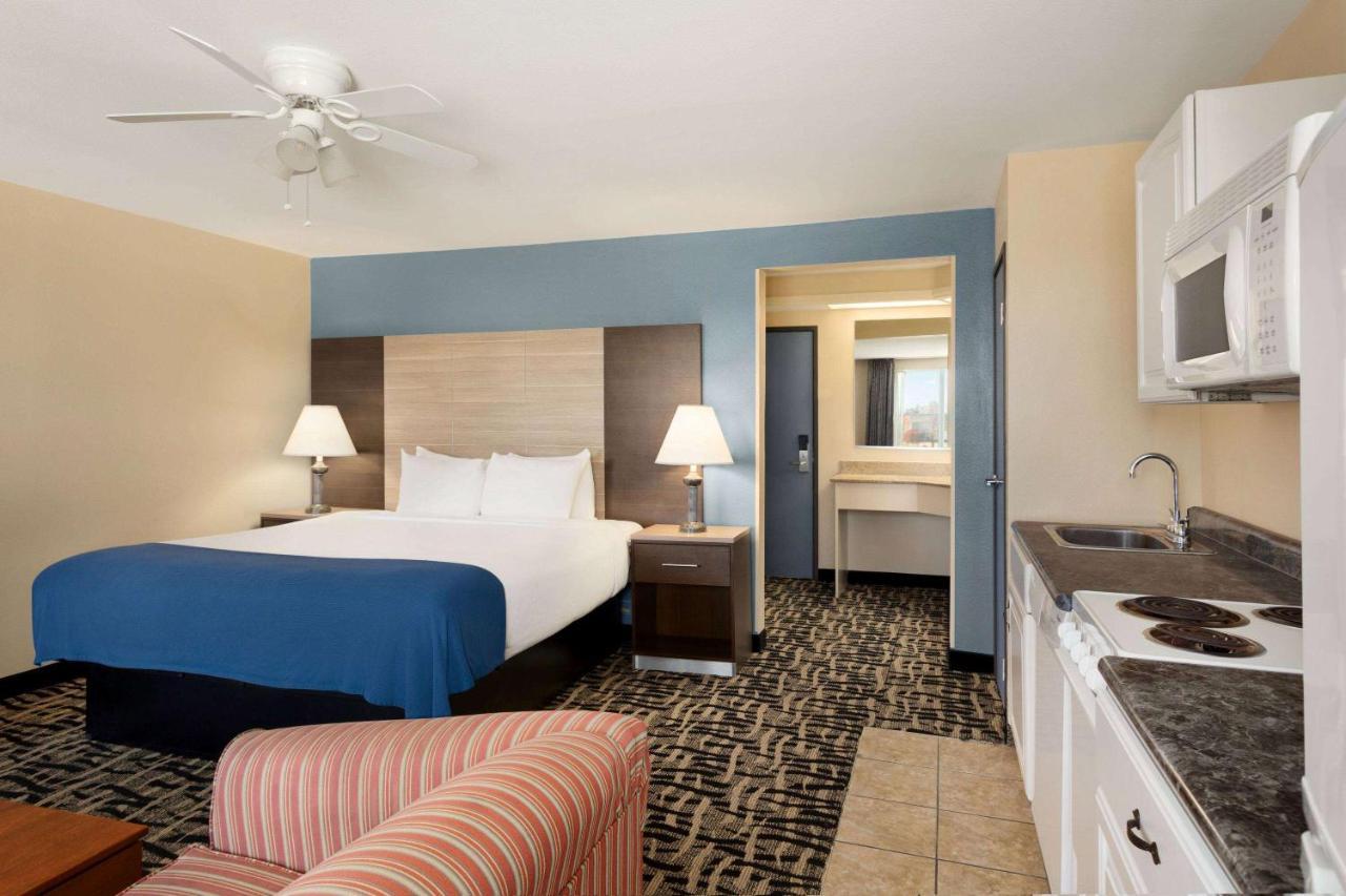 Baymont By Wyndham Ft. Leonard/Saint Robert Hotel Buitenkant foto