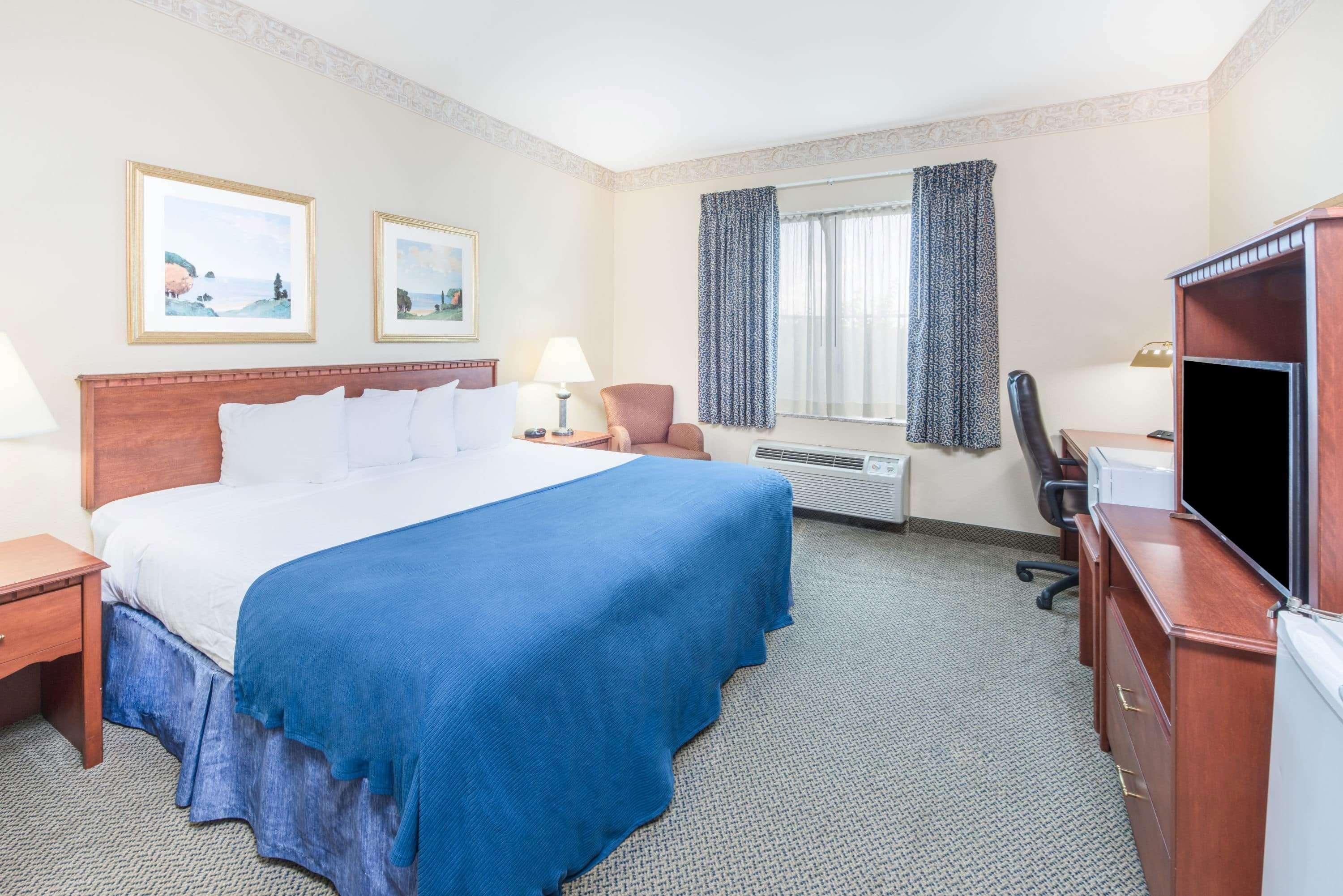 Baymont By Wyndham Ft. Leonard/Saint Robert Hotel Buitenkant foto