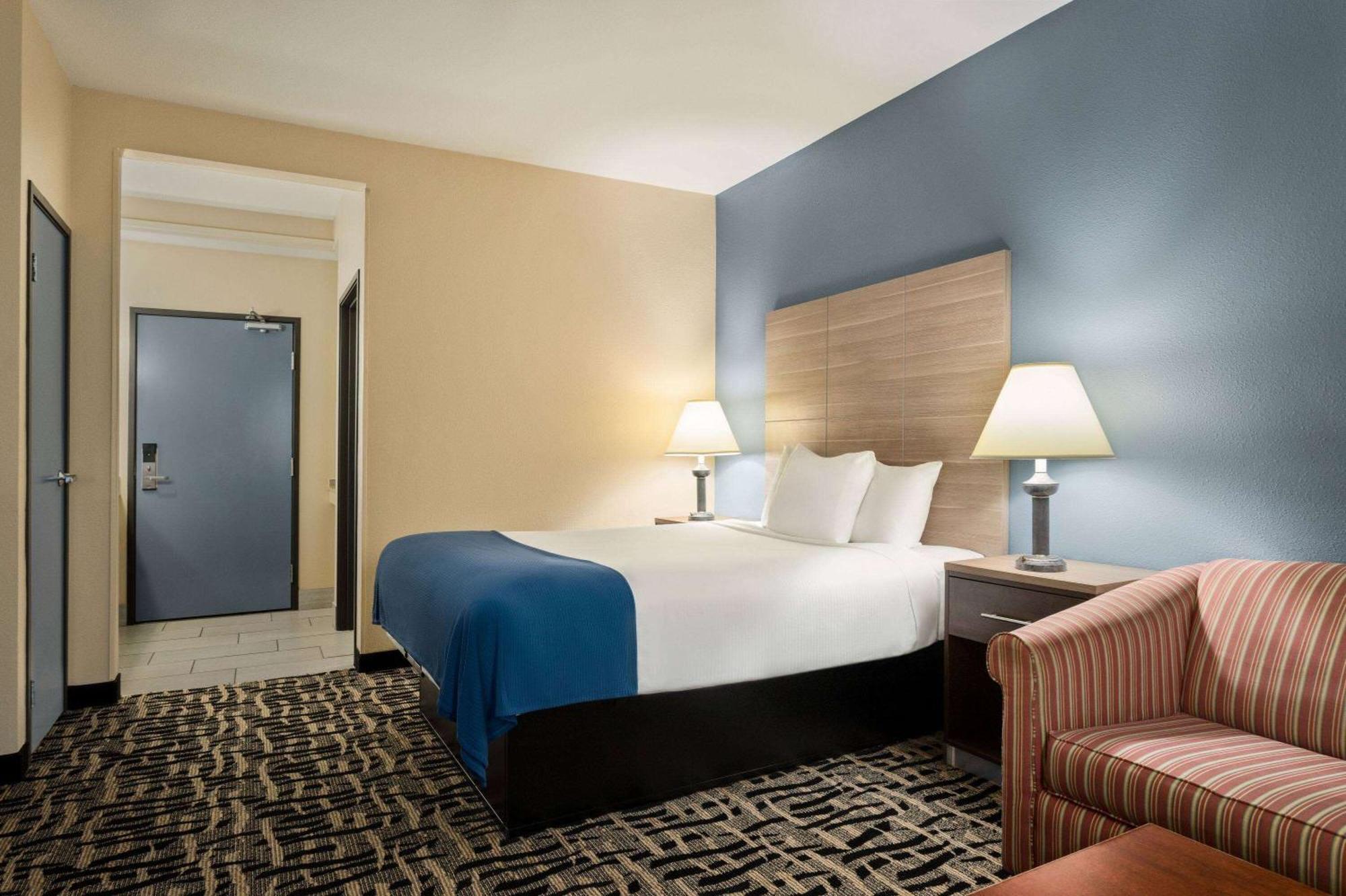 Baymont By Wyndham Ft. Leonard/Saint Robert Hotel Buitenkant foto